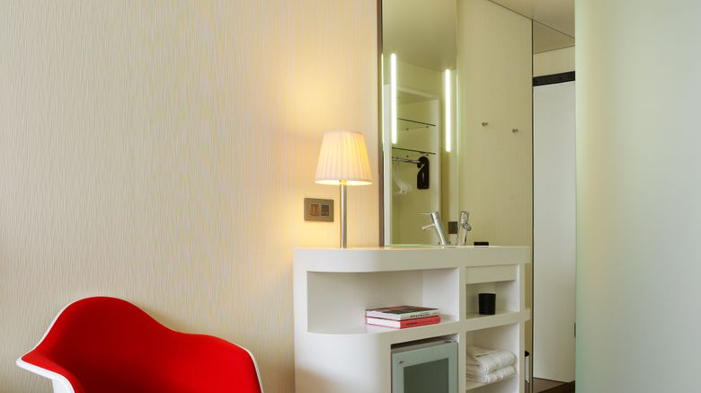 <b>citizenM London Bankside Room</b>. Images powered by <a href="https://leonardo.com/" title="Leonardo Worldwide" target="_blank">Leonardo</a>.