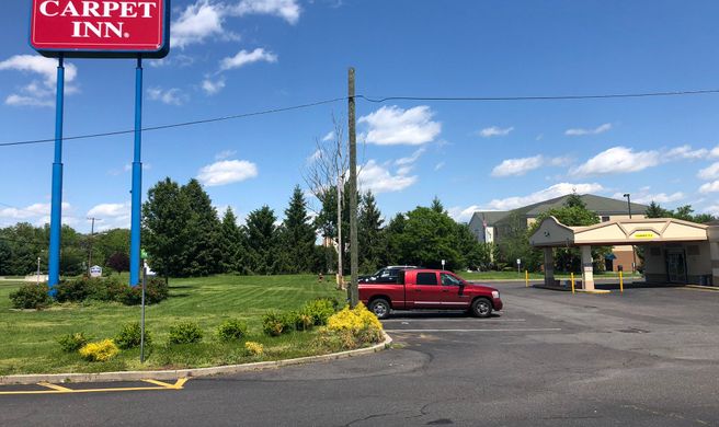 Red Carpet Inn Mount Holly Exterior