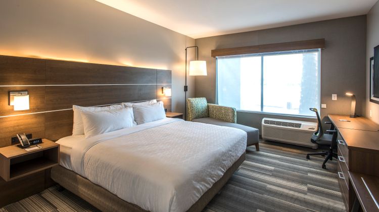 Holiday Inn Express & Stes Happy Valley Room