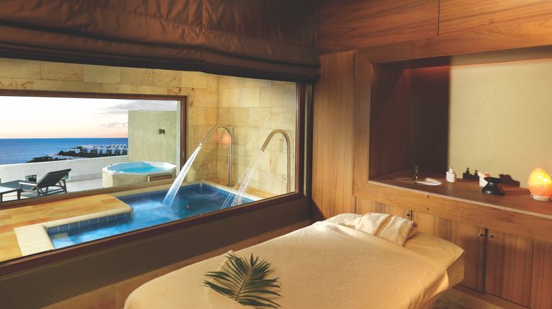 <b>Elounda Peninsula All Suite Hotel Suite</b>. Images powered by <a href="https://www.leonardoworldwide.com/" title="Leonardo Worldwide" target="_blank">Leonardo</a>.