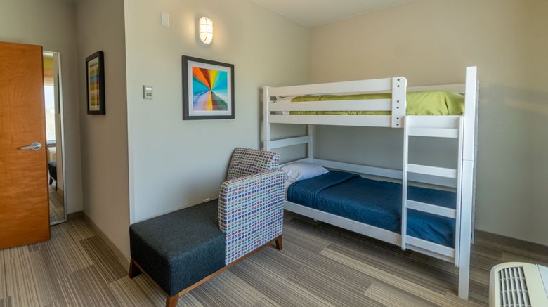 <b>Holiday Inn Express Hotel & Suites Suite</b>. Images powered by <a href="https://www.leonardoworldwide.com/" title="Leonardo Worldwide" target="_blank">Leonardo</a>.