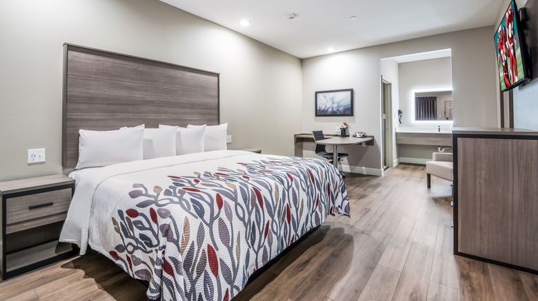 <b>Red Roof Inn Baytown Room</b>. Images powered by <a href="https://www.leonardoworldwide.com/" title="Leonardo Worldwide" target="_blank">Leonardo</a>.