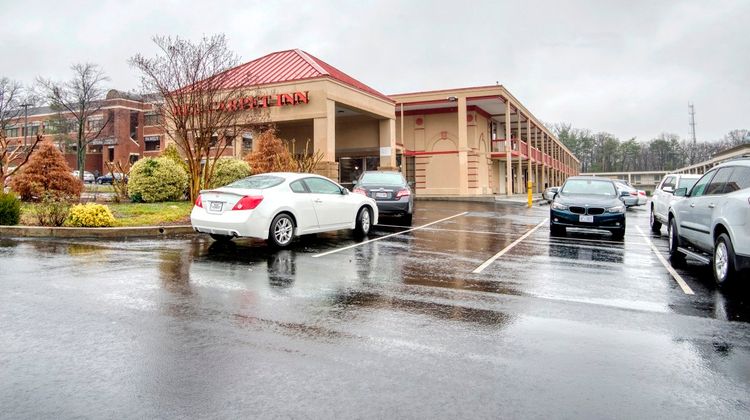 Red Carpet Inn Exterior