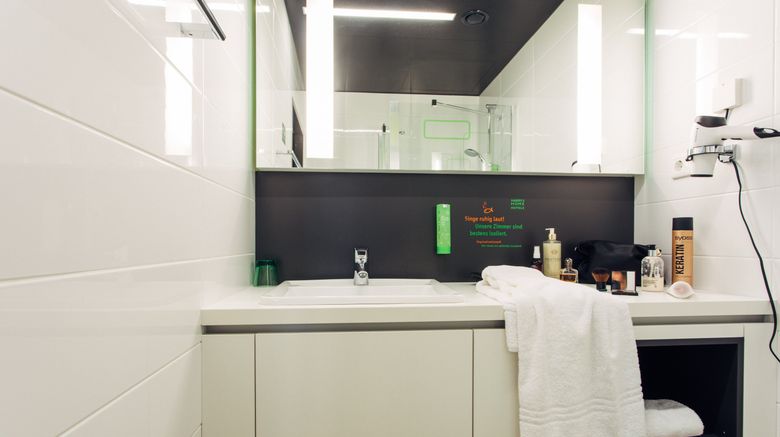 <b>Harry's Home Muenchen Room</b>. Images powered by <a href="https://www.leonardoworldwide.com/" title="Leonardo Worldwide" target="_blank">Leonardo</a>.