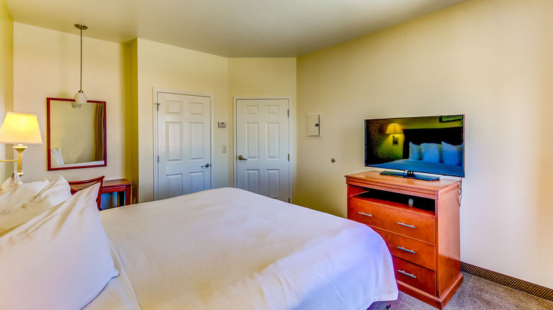 <b>Candlewood Suites Suite</b>. Images powered by <a href="https://www.leonardoworldwide.com/" title="Leonardo Worldwide" target="_blank">Leonardo</a>.