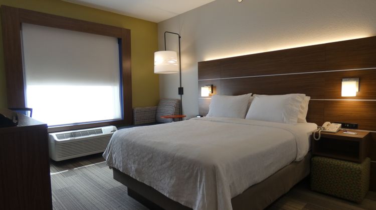 Holiday Inn Express Hotel & Suites Room