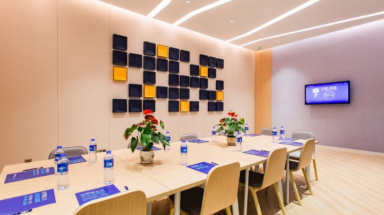 Holiday Inn Express Jiangmen Jianghai Meeting
