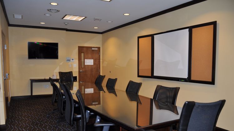 Holiday Inn Express & Suites Lebanon Meeting