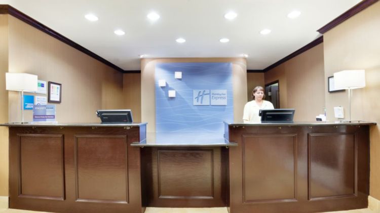 Holiday Inn Express & Suites Georgetown Lobby