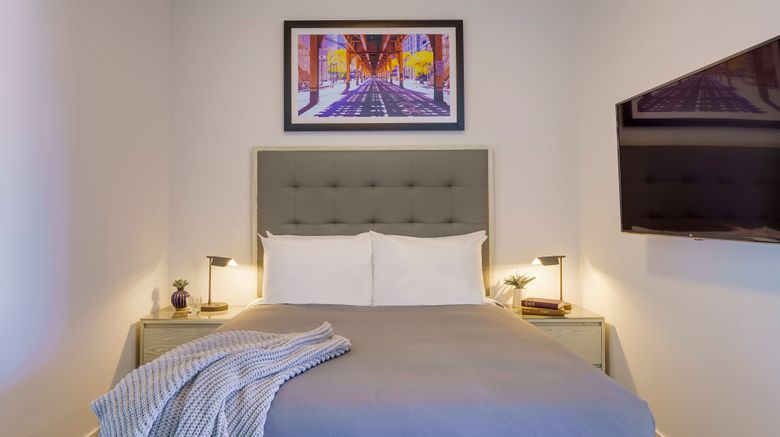 <b>Level Chicago-Old Town Suite</b>. Images powered by <a href="https://www.leonardoworldwide.com/" title="Leonardo Worldwide" target="_blank">Leonardo</a>.