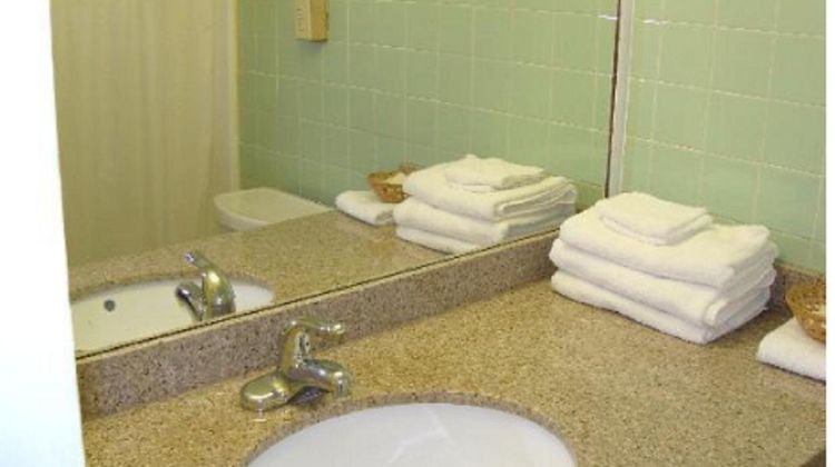 Red Carpet Inn Room
