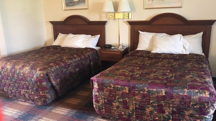 Red Carpet Inn Room