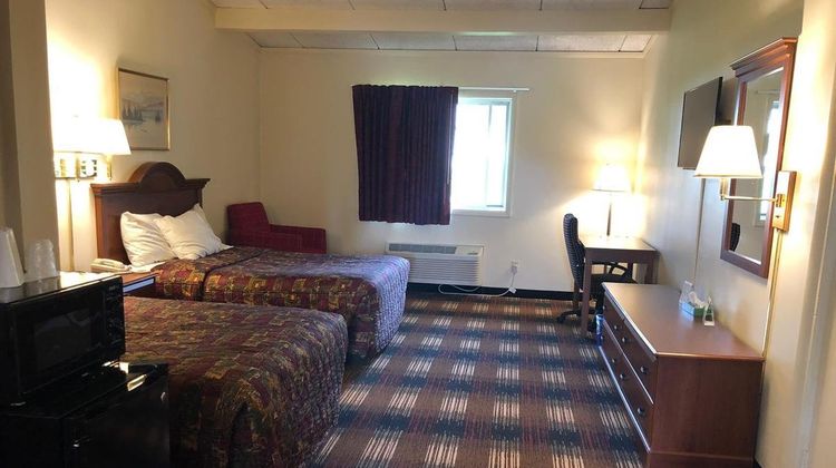 Red Carpet Inn Room
