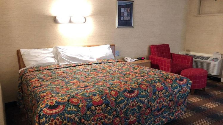 Red Carpet Inn Room
