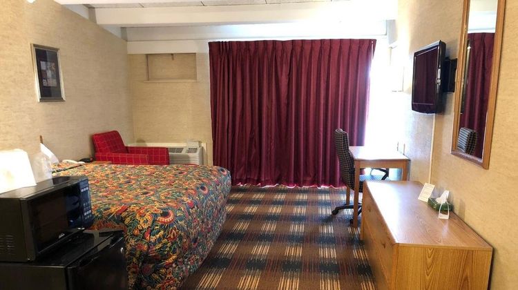 Red Carpet Inn Room