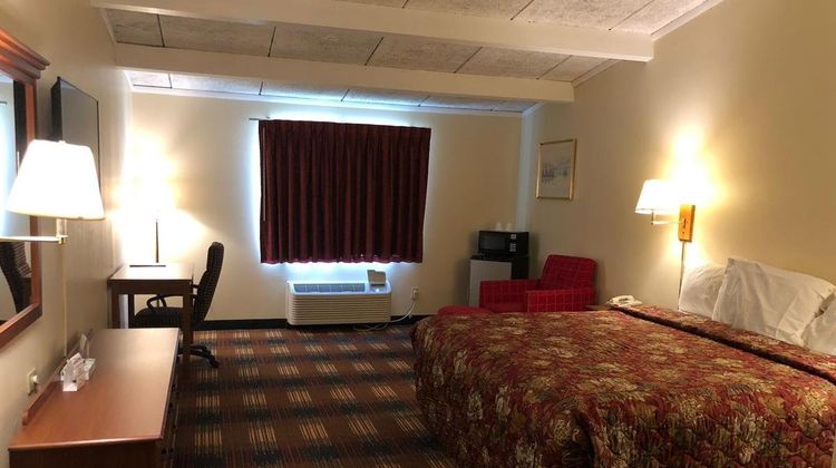 Red Carpet Inn Room