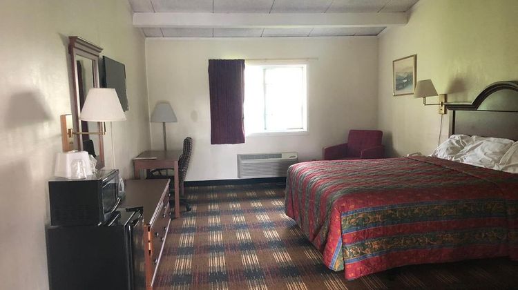 Red Carpet Inn Room