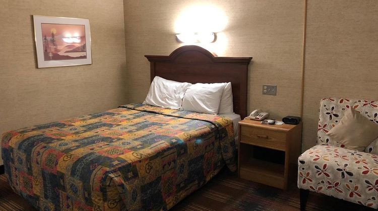 Red Carpet Inn Room