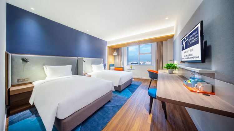 Holiday Inn Express Westlake East Room