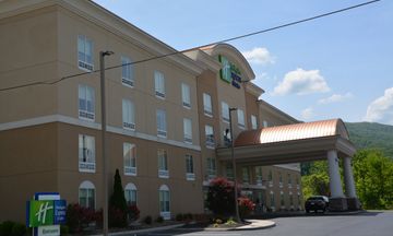 Holiday Inn Express Suites Caryville
