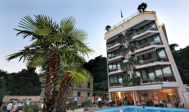Delfino Hotel Exterior