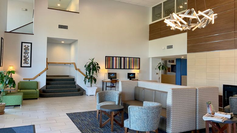 <b>Holiday Inn Express Hotel & Suites Lobby</b>. Images powered by <a href="https://www.leonardoworldwide.com/" title="Leonardo Worldwide" target="_blank">Leonardo</a>.