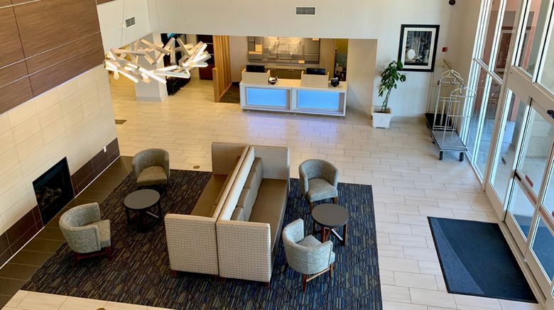 <b>Holiday Inn Express Hotel & Suites Lobby</b>. Images powered by <a href="https://www.leonardoworldwide.com/" title="Leonardo Worldwide" target="_blank">Leonardo</a>.