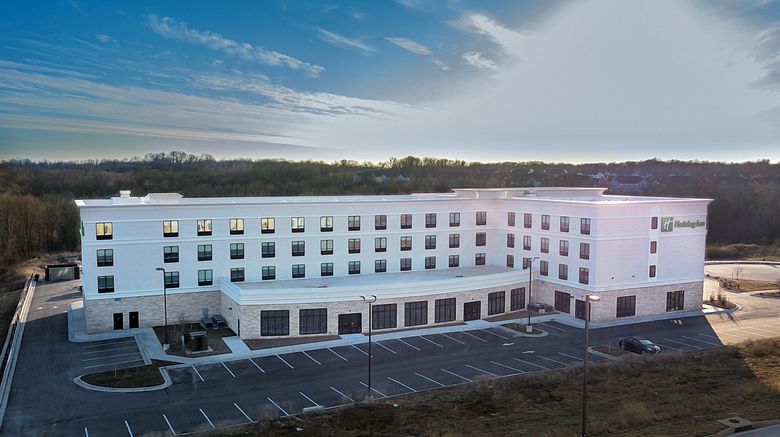 <b>Holiday Inn Kansas City NE Exterior</b>. Images powered by <a href="https://www.leonardoworldwide.com/" title="Leonardo Worldwide" target="_blank">Leonardo</a>.