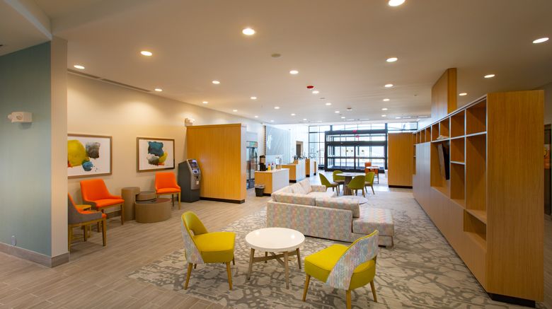 <b>Holiday Inn Kansas City NE Lobby</b>. Images powered by <a href="https://www.leonardoworldwide.com/" title="Leonardo Worldwide" target="_blank">Leonardo</a>.