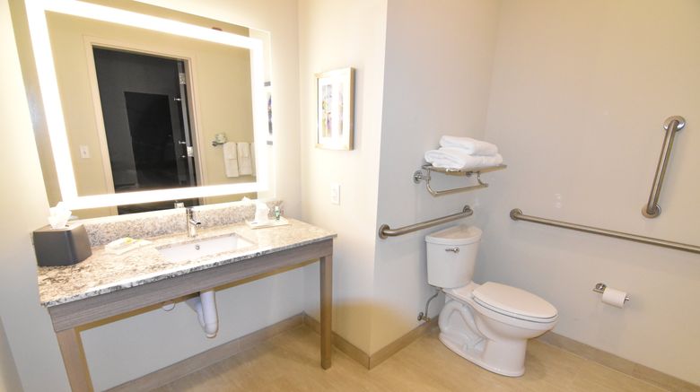 <b>Holiday Inn Kansas City NE Room</b>. Images powered by <a href="https://www.leonardoworldwide.com/" title="Leonardo Worldwide" target="_blank">Leonardo</a>.