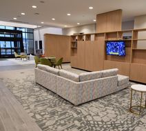Holiday Inn Kansas City NE Lobby