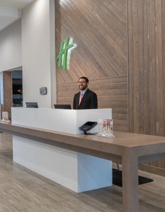 Holiday Inn Suites Germantown Memphis SE