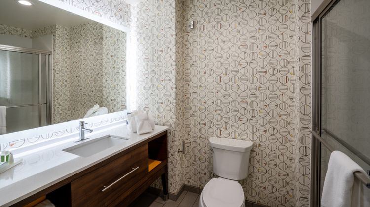 Holiday Inn Suites Germantown Memphis SE Room