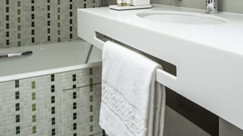 <b>Hotel de la Place du Louvre Room</b>. Images powered by <a href="https://www.leonardoworldwide.com/" title="Leonardo Worldwide" target="_blank">Leonardo</a>.