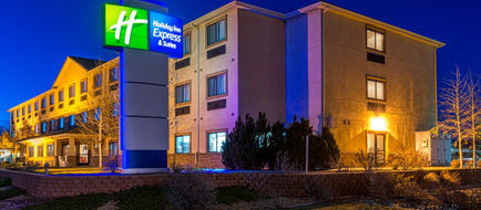 Holiday Inn Express Hotel & Suites Exterior