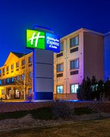 Holiday Inn Express Hotel & Suites