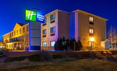 Holiday Inn Express Hotel & Suites