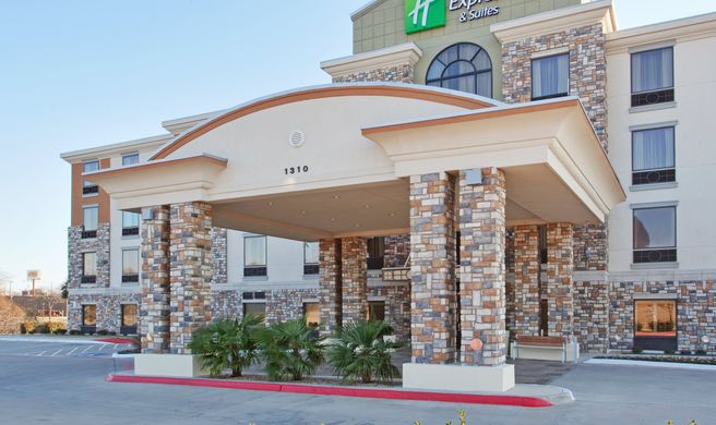 Holiday Inn Express Hotel & Suites Exterior