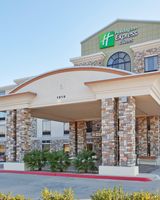 Holiday Inn Express Hotel & Suites