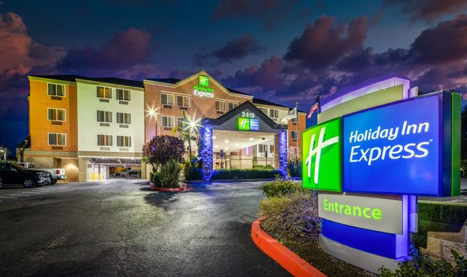 Holiday Inn Express Castro Valley Exterior
