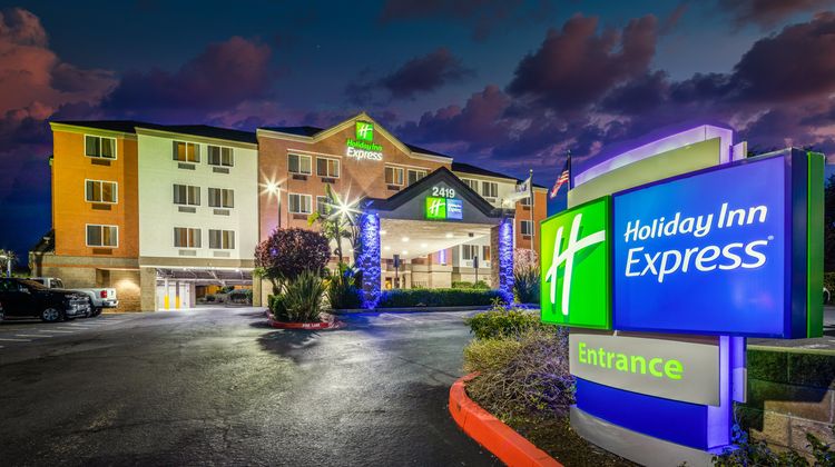 Holiday Inn Express Castro Valley Exterior