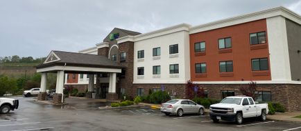 Holiday Inn Express Hotel & Suites Exterior