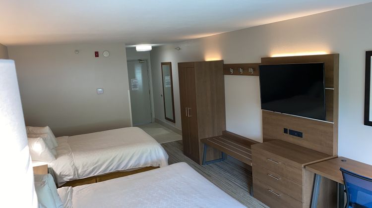 Holiday Inn Express Hotel & Suites Room