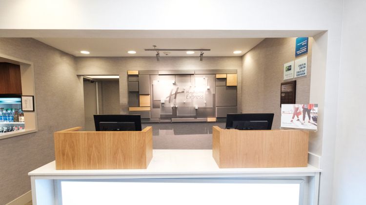 Holiday Inn Express Alpharetta-Roswell Lobby