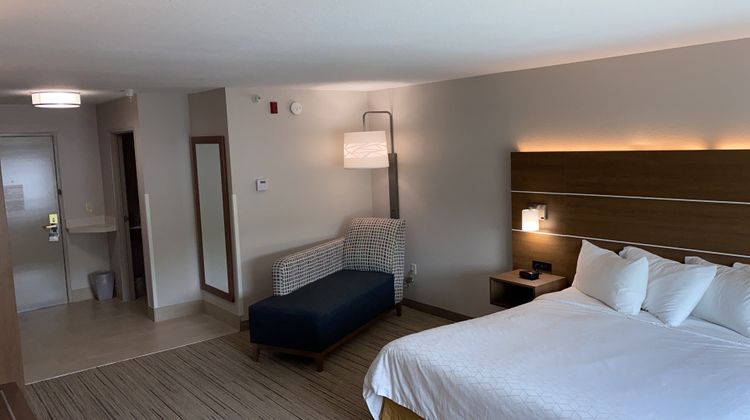 Holiday Inn Express Hotel & Suites Room