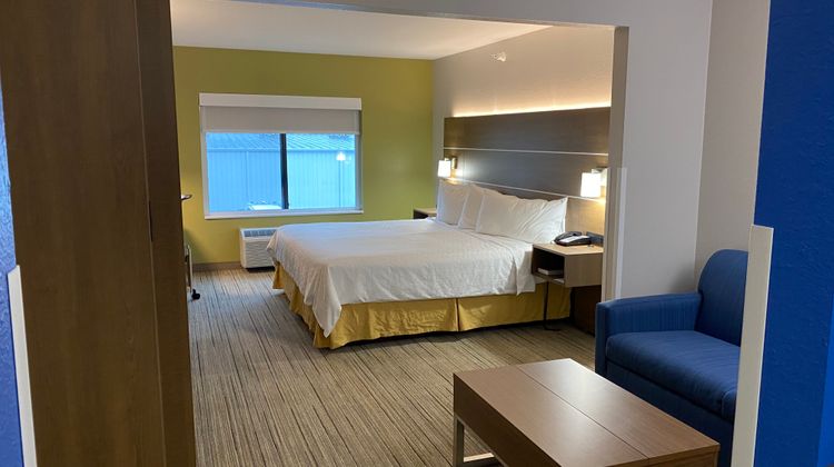 Holiday Inn Express Hotel & Suites Suite