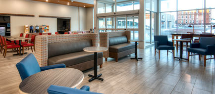 Holiday Inn Express & Suites Downtown Lobby