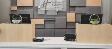 Holiday Inn Express & Suites Downtown Lobby