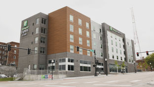 Holiday Inn Express & Suites Downtown
