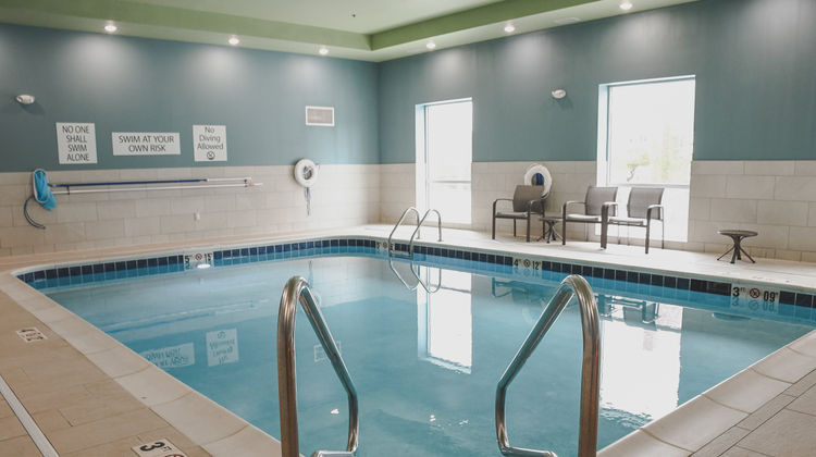 Holiday Inn Express & Suites Downtown Pool